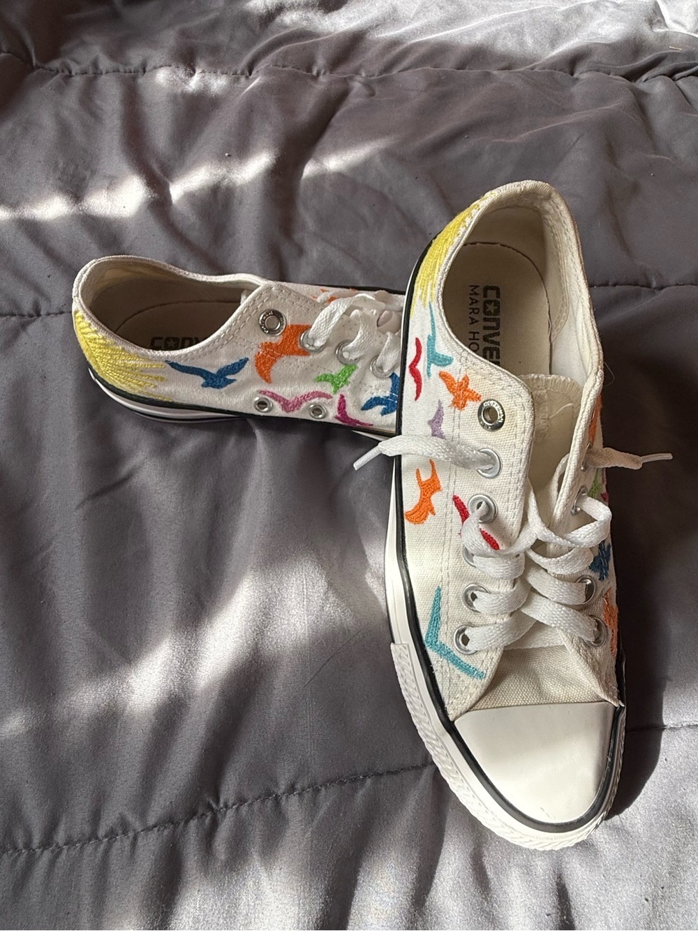 Converse White Low-Top Sneakers with Multicolor Bird Embroidery - Picture 10 of 11